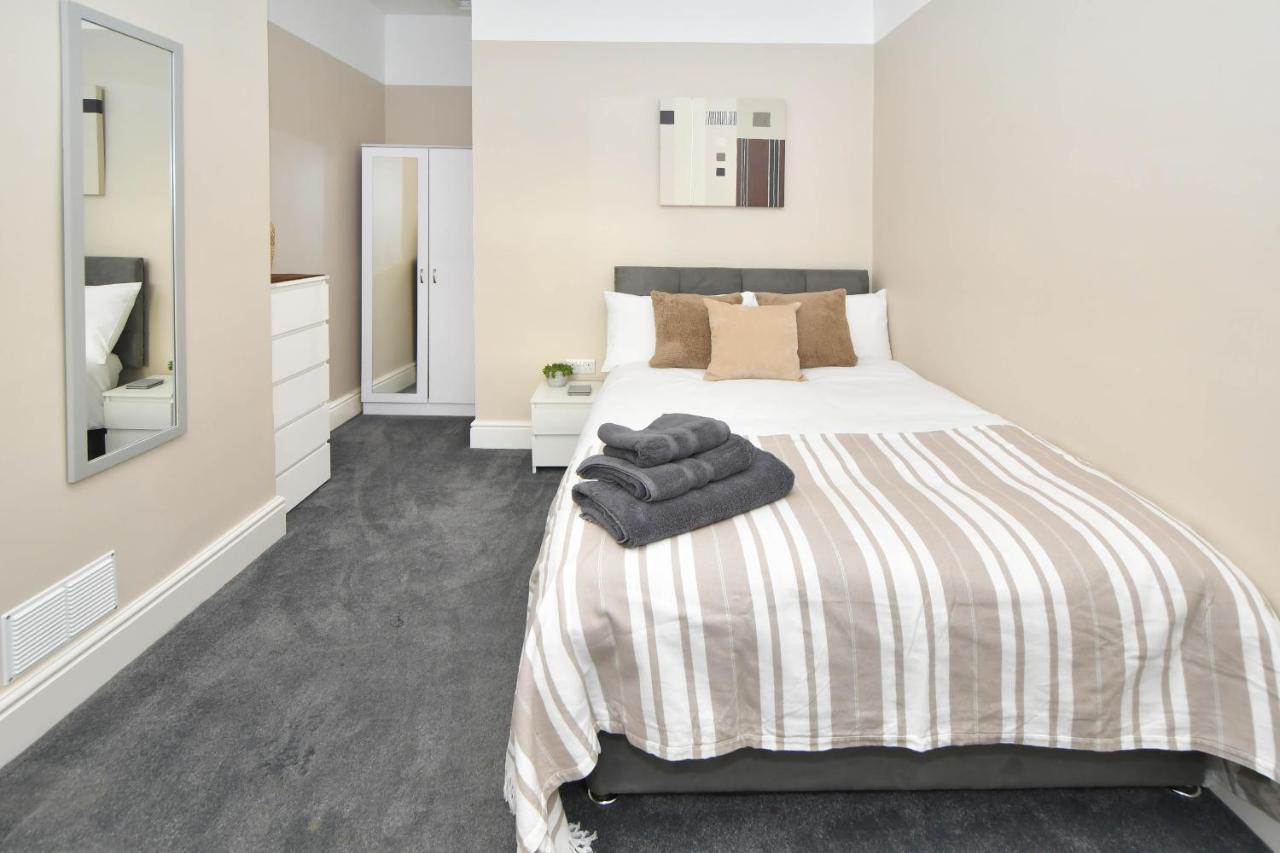 Find A Spacious And Stylish Escape In The City Centre At Sturgess House, Perfect For Longer Stays! Stoke-on-Trent Exterior photo
